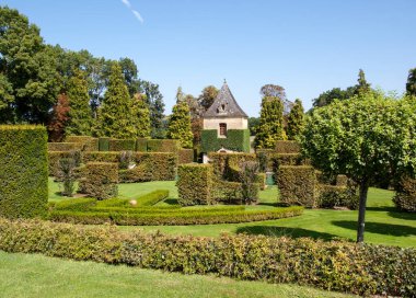 Dordogne 'daki güzel Jardins du Manoir d Eyrignac. Fransa 