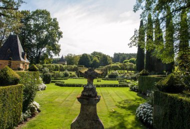 Dordogne 'daki güzel Jardins du Manoir d Eyrignac. Fransa 