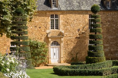 Dordogne 'daki güzel Jardins du Manoir d Eyrignac. Fransa 