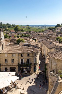 St Emilion; Fransa - 8 Eylül; 2018: St Emilion; de leglise Monolithe yerleştirin Gironde bölümü; Fransa. St Emilion Fransız köyünde mükemmel kırmızı şarap için ünlü olduğunu.