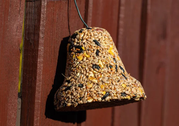 Campana Varios Granos Manjar Para Todas Las Aves Del Jardín — Foto de Stock