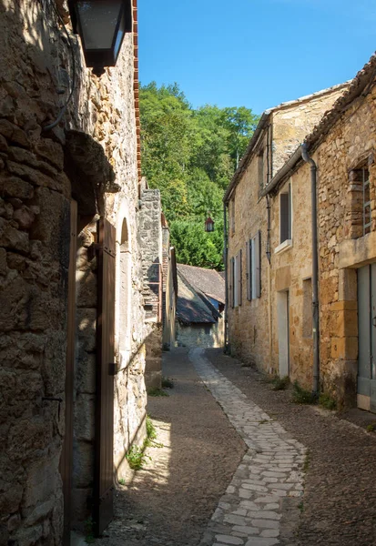 フランス ビニャック カゼナックの伝統的な町の古代の住宅や石畳の通りと典型的なフランスの町並み — ストック写真