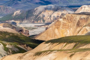 Fjallabak Doğa Rezervi 'ndeki Landmannalaugar volkanik dağları. İzlanda