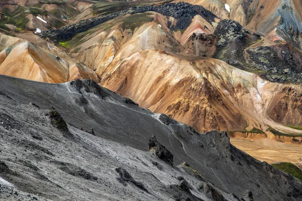 Fjallabak自然保護区のLandmannalauarの火山の山 アイスランド ストック写真