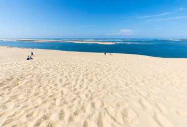 Avrupa 'nın en uzun kum tepeciği olan Pilat Kumulundan bir görüntü. La Teste-de-Buch, Arcachon Körfezi, Aquitaine, Fransa 