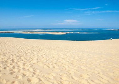 Avrupa 'nın en uzun kum tepeciği olan Pilat Kumulundan bir görüntü. La Teste-de-Buch, Arcachon Körfezi, Aquitaine, Fransa 