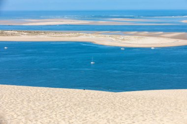 Avrupa 'nın en uzun kum tepeciği olan Pilat Kumulundan bir görüntü. La Teste-de-Buch, Arcachon Körfezi, Aquitaine, Fransa 