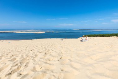 Pilat Kumulu, Fransa - 10 Eylül 2018: Avrupa 'nın en uzun kum tepesi olan Pilat Kumulundan görüntü. La Teste-de-Buch, Arcachon Körfezi, Aquitaine, Fransa 