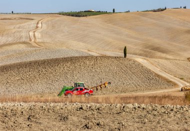 Pienza, İtalya - 13 Eylül 2011: Toskana kırsalının manzarası. İtalya