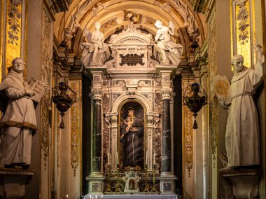 Ravenna, İtalya - 11 Eylül 2019: Ravenna, İtalya 'da St Apollinare Nuovo Bazilikası' nda sunak
