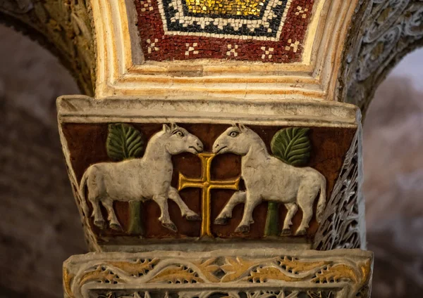 ラヴェンナ イタリア 9月11 2019 初期のキリスト教ビザンチン美術と建築の重要な例があるサン ヴィターレ大聖堂の内部 ラヴェンナ イタリア — ストック写真