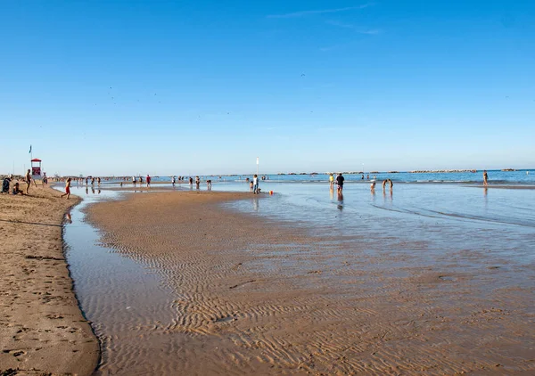 Катико Италия Сентября 2019 Года Люди Отдыхают Солнечный День Пляже — стоковое фото