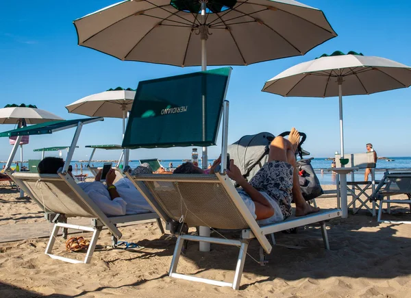 Cesenatico Emilia Romagna Włochy Września 2019 Ludzie Odpoczywają Słoneczny Dzień — Zdjęcie stockowe