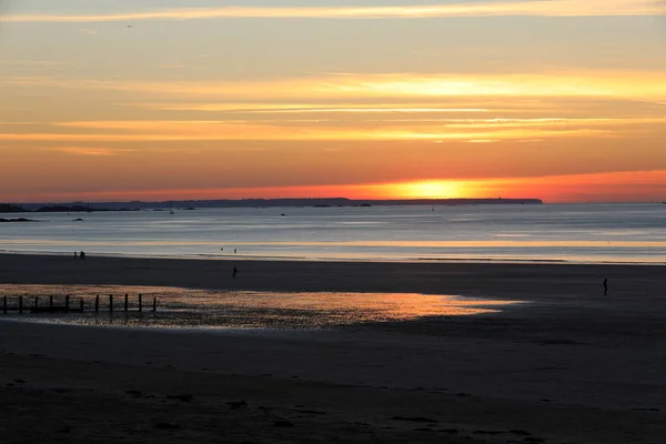 Belleza Vista Del Atardecer Desde Playa Saint Malo Bretaña Francia —  Fotos de Stock