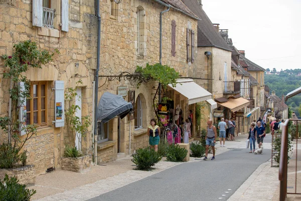 Domme Fransa Eylül 2018 Dordogne Köyündeki Ana Caddede Yürüyen Turistler — Stok fotoğraf