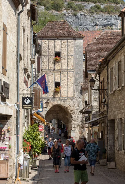 ロカマドール フランス 2018年9月3日 中世のロカマドールの中心部を歩く観光客 フランス — ストック写真