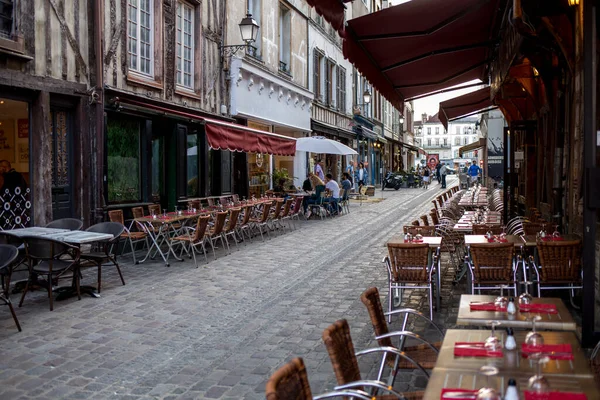 Troyes França Agosto 2018 Turistas Que Exploram Ruas Cidade Velha — Fotografia de Stock