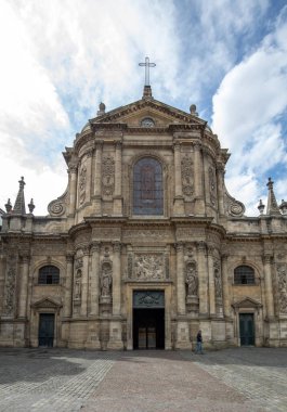 Bordeaux, Fransa - 9 Eylül 2018: Eglise Notre Dame Cephesi, Bordeaux, Gironde Bölümü, Fransa