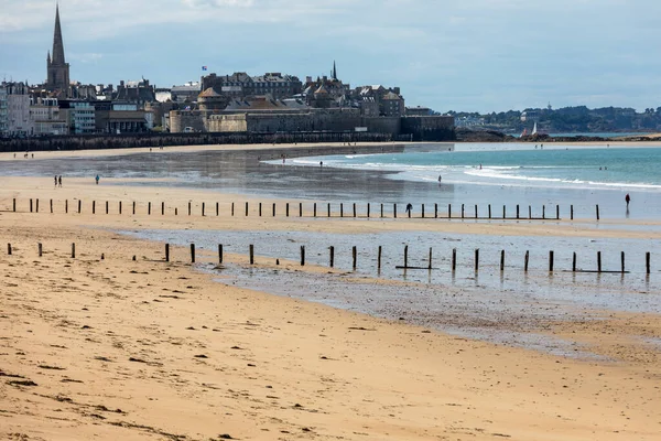 Uitzicht Het Strand Oude Binnenstad Van Saint Malo Bretagne Frankrijk — Stockfoto