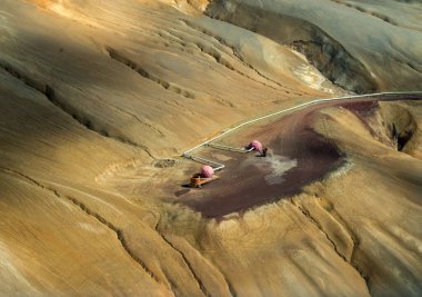 İzlanda 'daki jeotermal enerji santrali. Ekolojik olarak temiz yenilenebilir enerji üretimi. 