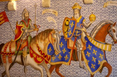 Castelnaud, Dordogne, Fransa - 7 Eylül 2018: Castelnaud şatosunda şövalyelerle dolu bir sahne, Castelnaud-la-Chapelle 'de ortaçağ kalesi, Dordogne, Aquitaine, Fransa