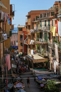 Manarola, İtalya - 6 Eylül 2011: Manarola - İtalya 'nın Cinque Terre kentlerinden biridir.
