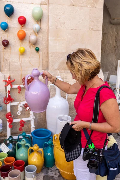 Polignano Mare Italië September 2019 Handbeschilderd Kleurrijk Traditioneel Keramiek Een — Stockfoto