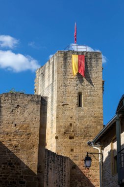 Dordogne Vadisi, Aquitaine, Fransa 'daki Carlux kalesinin kalıntıları. 