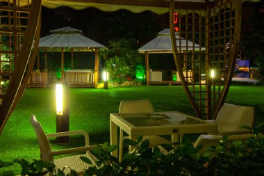 Lido di Camaiore, İtalya - 5 Eylül 2011: Lido di Camaiore 'deki otelin terk edilmiş bahçesi. İtalya