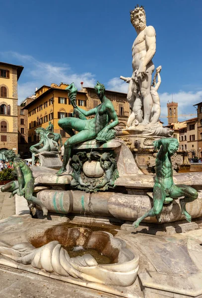 意大利佛罗伦萨德拉西诺利亚广场Bartolomeo Ammannati的海王星之源 — 图库照片