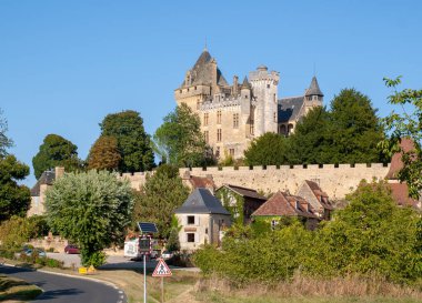 Dordogne Vadisi 'ndeki Chateau de Montfort. Fransa