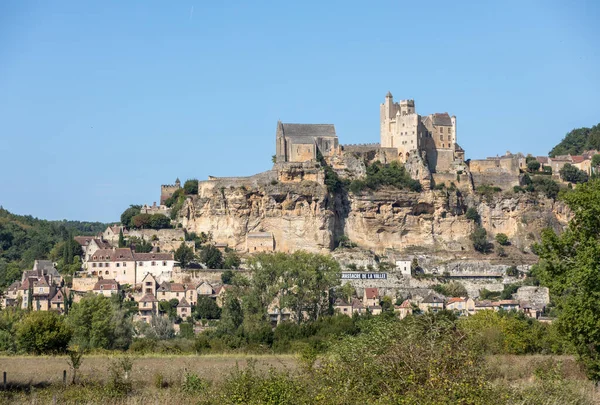 Das Mittelalterliche Chateau Beynac Erhebt Sich Auf Einer Kalksteinklippe Über — Stockfoto