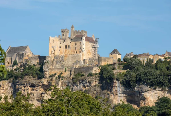 Castello Medievale Beynac Sorge Una Scogliera Calcarea Sopra Fiume Dordogna — Foto Stock