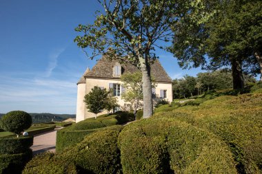 Dordogne, Fransa - 3 Eylül 2018: Jardins de Marqueyssac Fransa'nın Dordogne bölgedeki bahçelerde budama sanatı