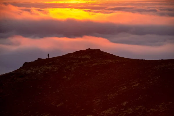 Drømmende Tåkelandskap Skyenes Hav Fjell Ved Solnedgang Island – stockfoto