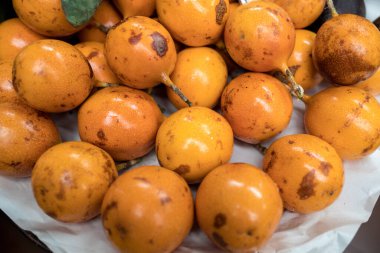 Mercado Dos Lavradores 'de taze egzotik meyveler. Funchal, Madeira, Portekiz
