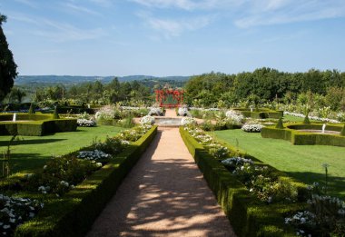 Dordogne 'daki güzel Jardins du Manoir d Eyrignac. Fransa 