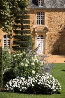 Dordogne 'daki güzel Jardins du Manoir d Eyrignac. Fransa 