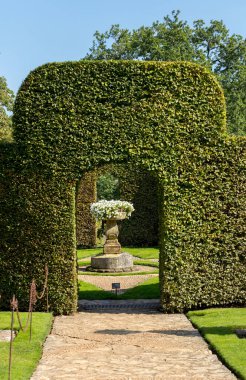 Dordogne 'daki güzel Jardins du Manoir d Eyrignac. Fransa 