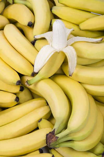 Mucchio di banane fresche — Foto Stock