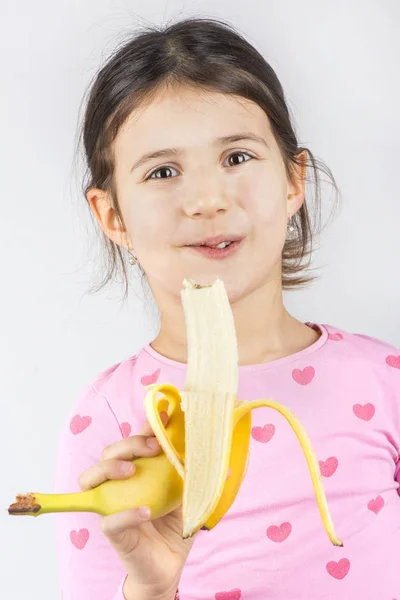 Girl eating banana — Stock Photo, Image