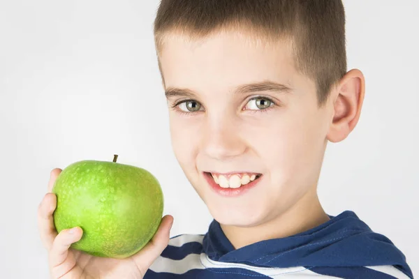 Happy boy with smile holding fresh green apple — Stock Photo, Image