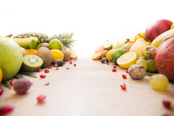 Verschillende soorten vers fruit — Stockfoto