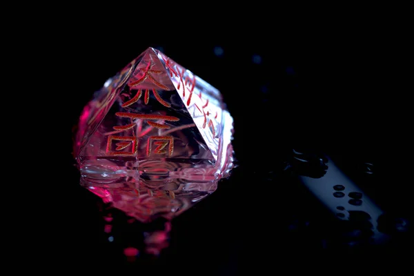 Kristall Pyramidenform Mit Reiki Symbolen — Stockfoto