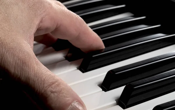 Піаніст Грає Музику Фортепіано Синтезатора — стокове фото