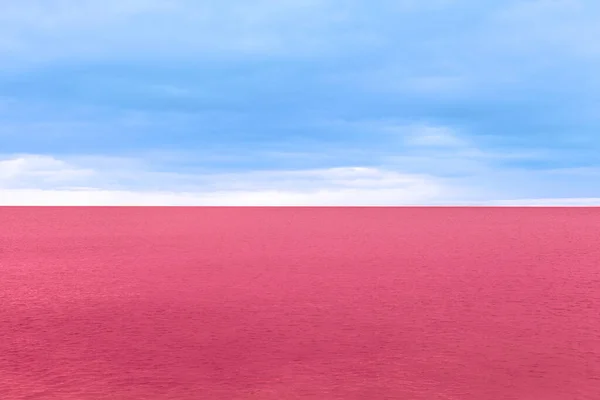 Ροζ Λαμπερό Θάλασσα Και Γαλάζιο Ουρανό Γραμμένο — Φωτογραφία Αρχείου