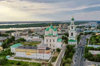 Astrakhan, Rusya - 29 Nisan 2019: Astrakhan ve Kremlin 'in üst görünümü. Rusya