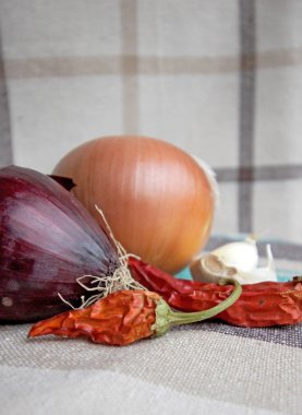 Acı biber ve soğan