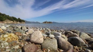     Güzel kumsal taşlarla: Evia Island, Yunanistan 