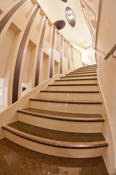 현대적인 건물에 계단 — 스톡 사진